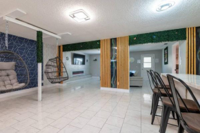 Cocoa Pool Haven 15-20 min to Port Canaveral and Beach!